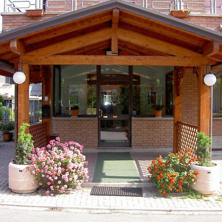Hotel La Maddalena Quattro Castella エクステリア 写真