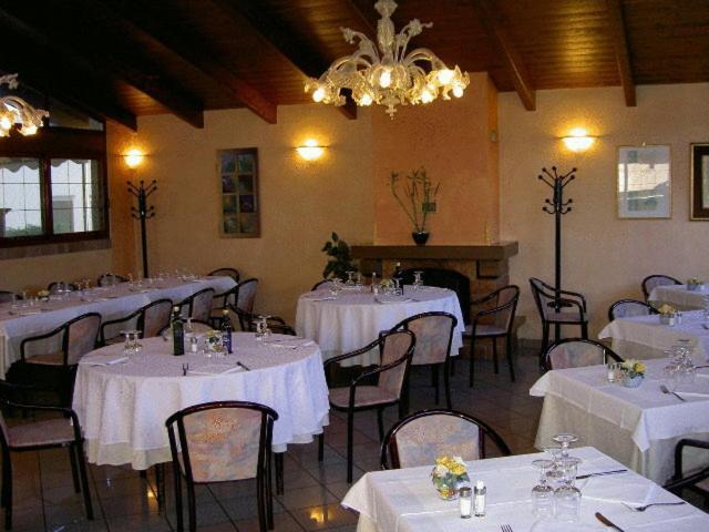 Hotel La Maddalena Quattro Castella エクステリア 写真