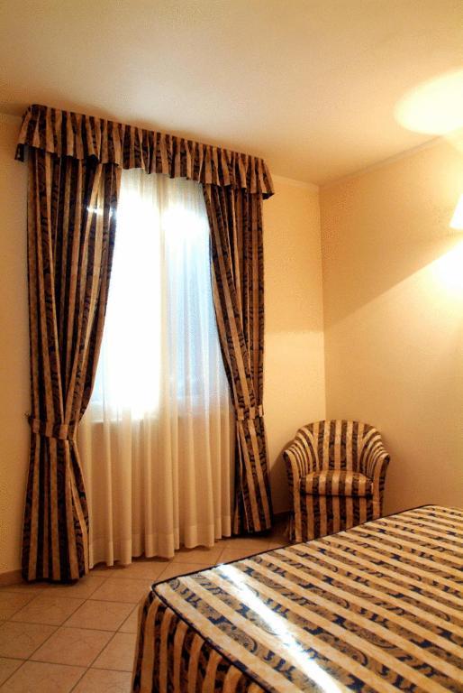 Hotel La Maddalena Quattro Castella 部屋 写真